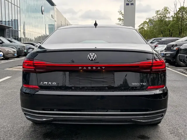 Volkswagen Passat — Фото автомобиля 17