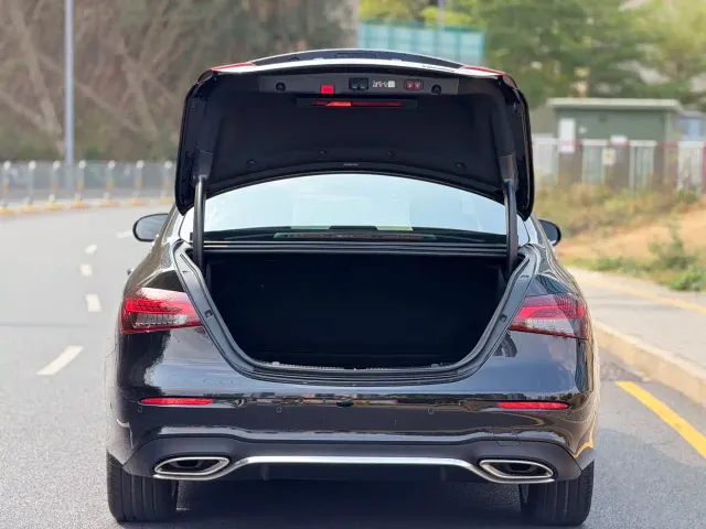 Mercedes-Benz E-Class — Фото автомобиля 12