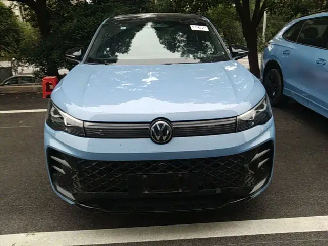 Volkswagen Tiguan L — Фото автомобиля 2