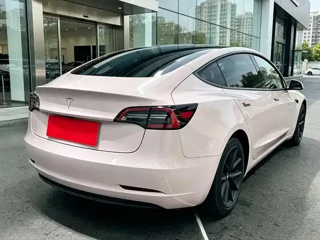 Tesla Model 3 — Фото автомобиля 4