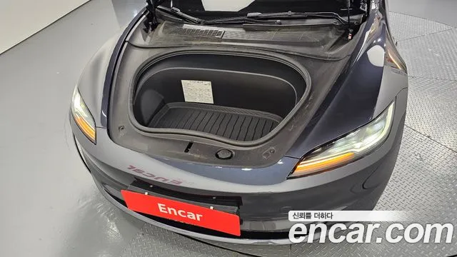 Tesla Model 3 — Фото автомобиля 5