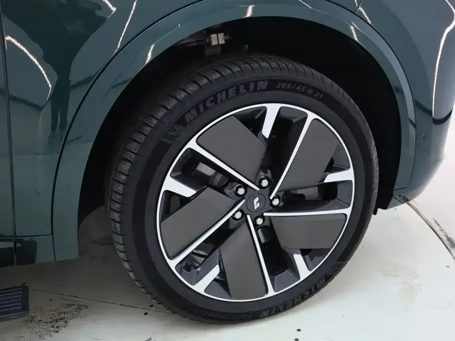 Li Auto Li Xiang L9 2025 Ultra Smart Renewal Edition — Фото автомобиля 21