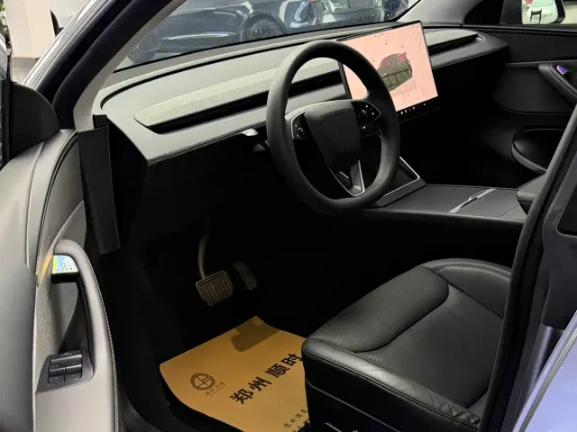 Tesla Model Y — Фото автомобиля 10