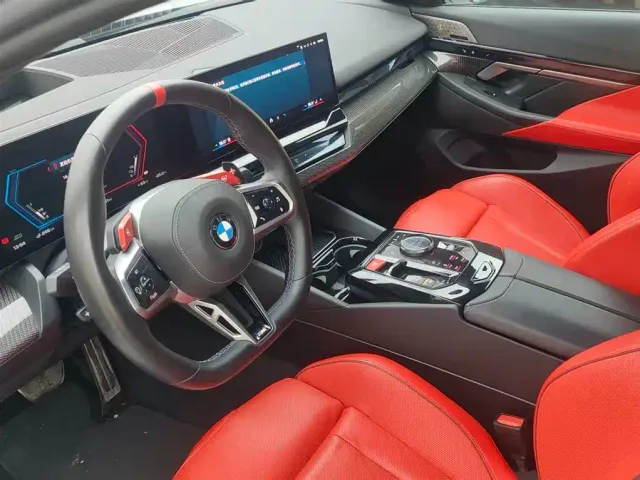 BMW M5 — Фото автомобиля 8