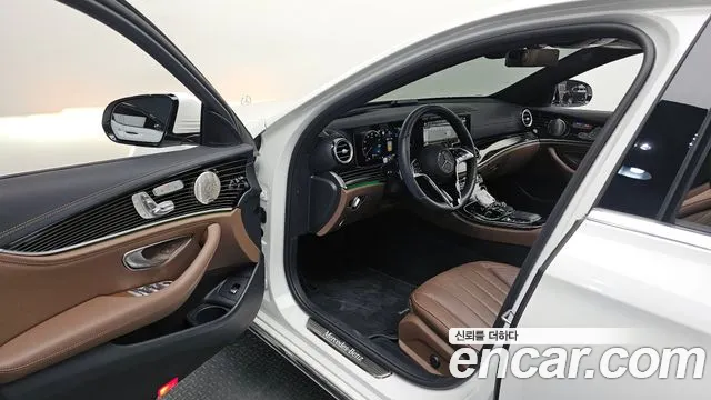 Mercedes-Benz E-Class — Фото автомобиля 10