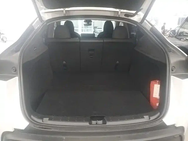 Tesla Model Y — Фото автомобиля 18