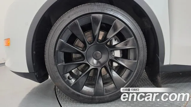 Tesla Model Y — Фото автомобиля 5
