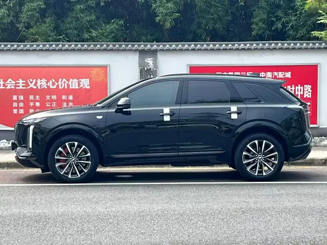 Cadillac XT5 — Фото автомобиля 3