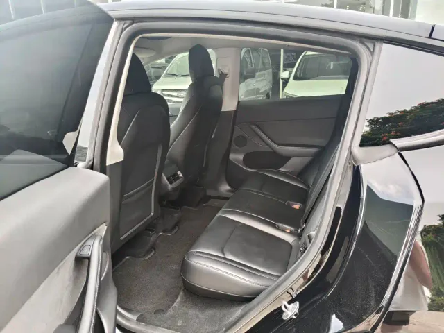Tesla Model Y — Фото автомобиля 7