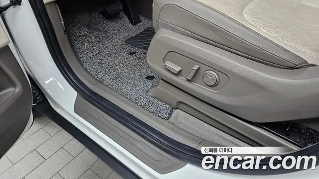Kia Carnival Generation 4 — Фото автомобиля 18