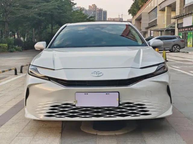 Toyota Camry — Фото автомобиля 2