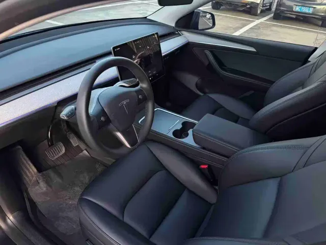 Tesla Model Y — Фото автомобиля 6