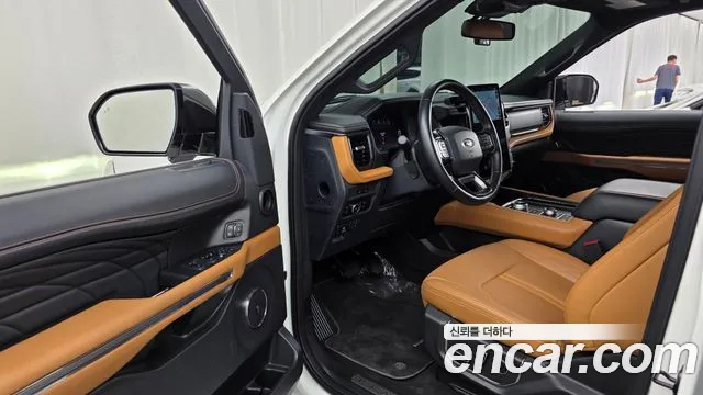 Ford Expedition — Фото автомобиля 10