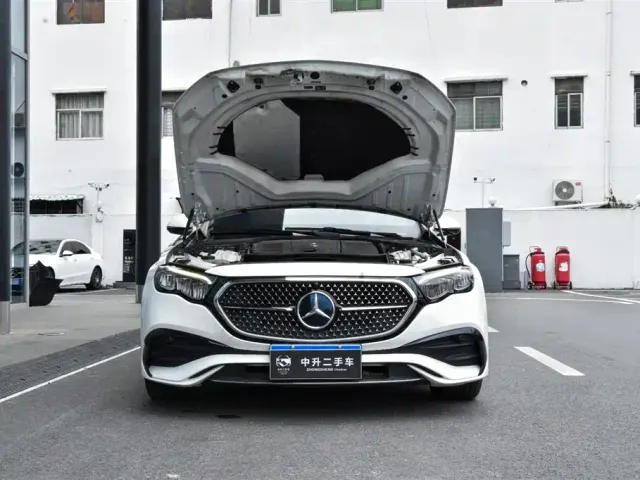 Mercedes-Benz E-Class — Фото автомобиля 8