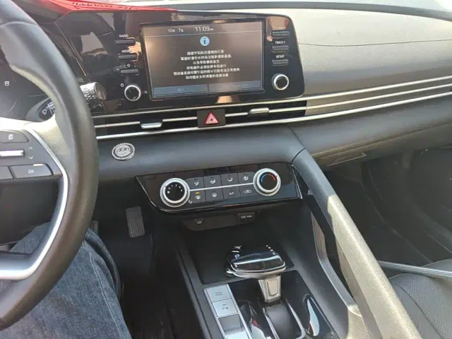 Hyundai Elantra — Фото автомобиля 12
