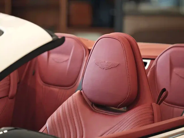 Aston Martin DB11 — Фото автомобиля 10