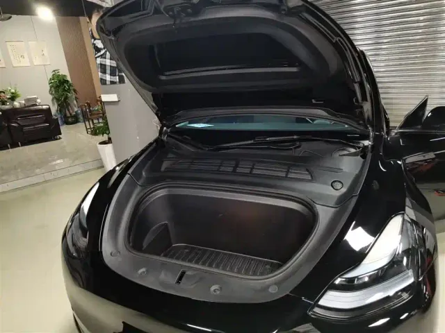 Tesla Model Y — Фото автомобиля 15