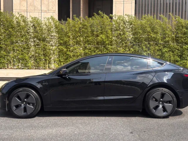 Tesla Model 3 — Фото автомобиля 5