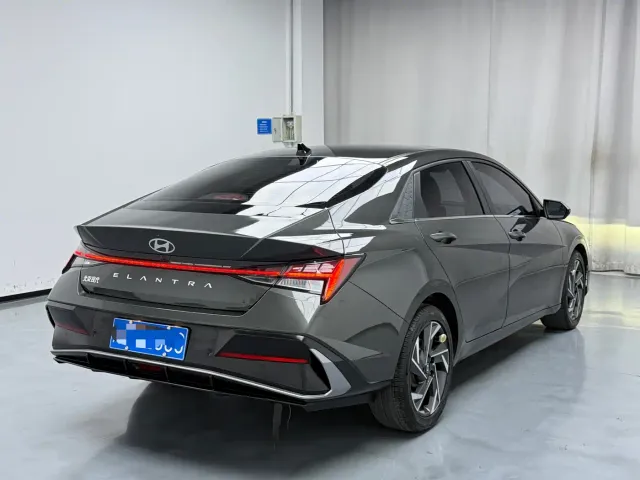 Hyundai Elantra — Фото автомобиля 15