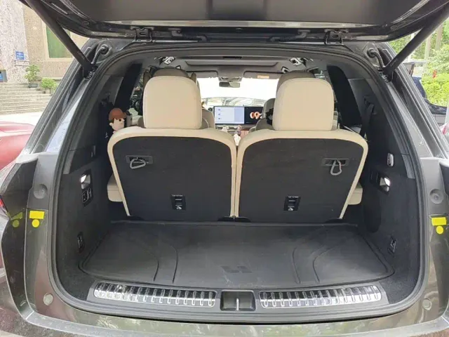 Li Auto L8 — Фото автомобиля 5