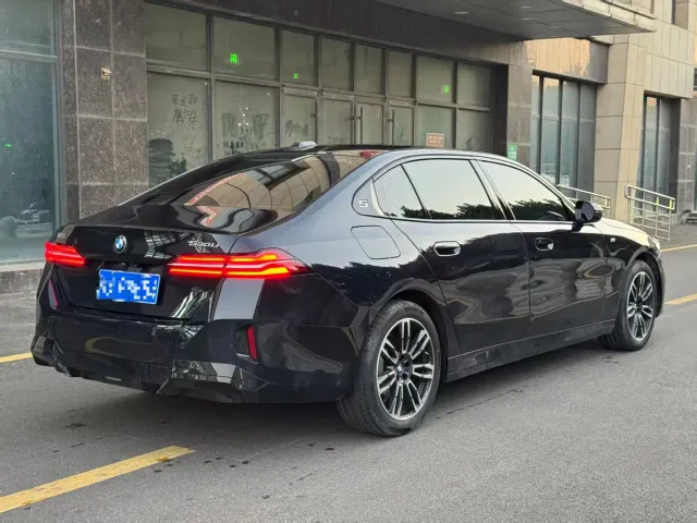 BMW 5 Series — Фото автомобиля 4