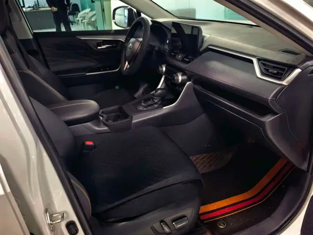 Toyota RAV4 — Фото автомобиля 5