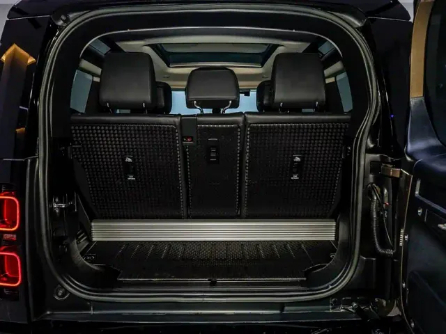 Land Rover Defender — Фото автомобиля 6