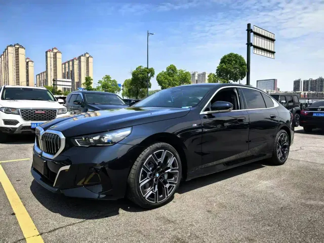 BMW 5 Series — Фото автомобиля 3