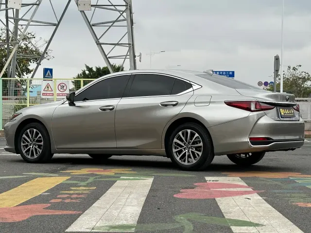 Lexus ES — Фото автомобиля 6