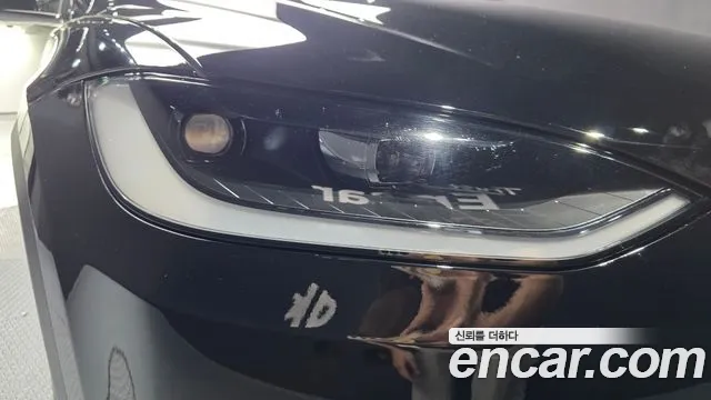 Tesla Model X — Фото автомобиля 16
