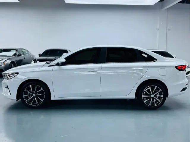 Geely Emgrand — Фото автомобиля 12