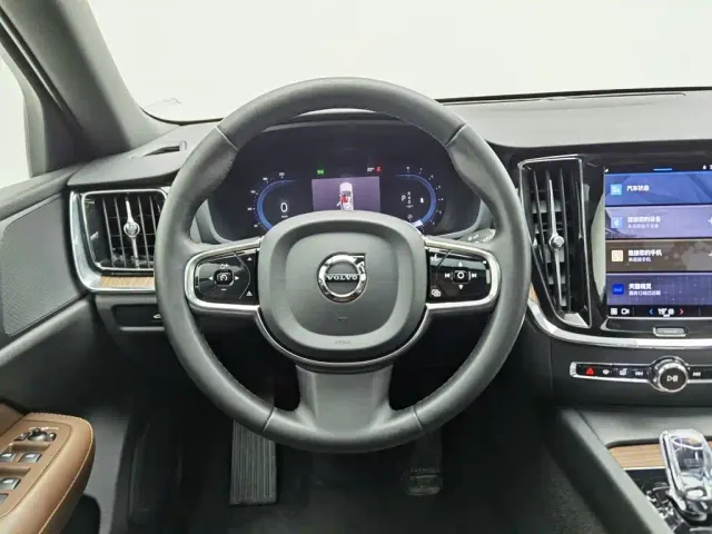 Volvo S60 — Фото автомобиля 11