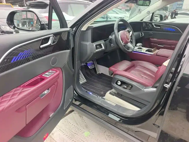 Hongqi E-HS9 — Фото автомобиля 15