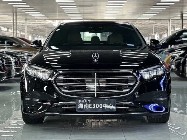 Mercedes-Benz E-Class — Фото автомобиля 2