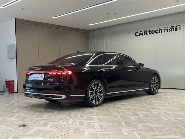 Audi A8 — Фото автомобиля 5