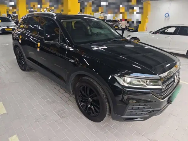Volkswagen Touareg — Фото автомобиля 3