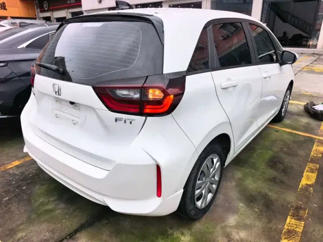 Honda Fit — Фото автомобиля 7