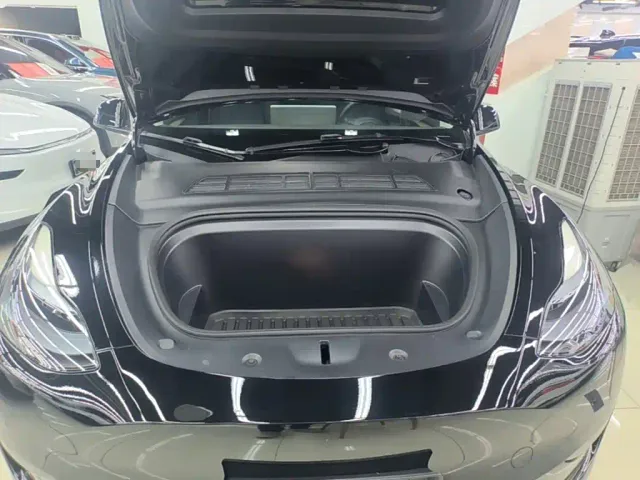 Tesla Model Y — Фото автомобиля 19
