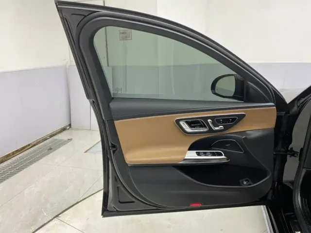 Mercedes-Benz E-Class — Фото автомобиля 16