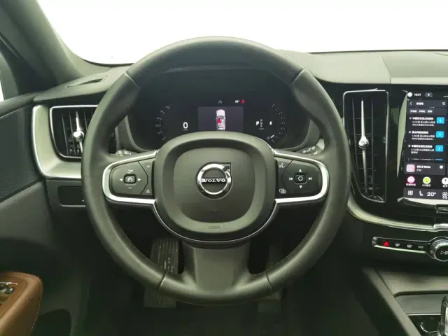 Volvo XC60 — Фото автомобиля 11