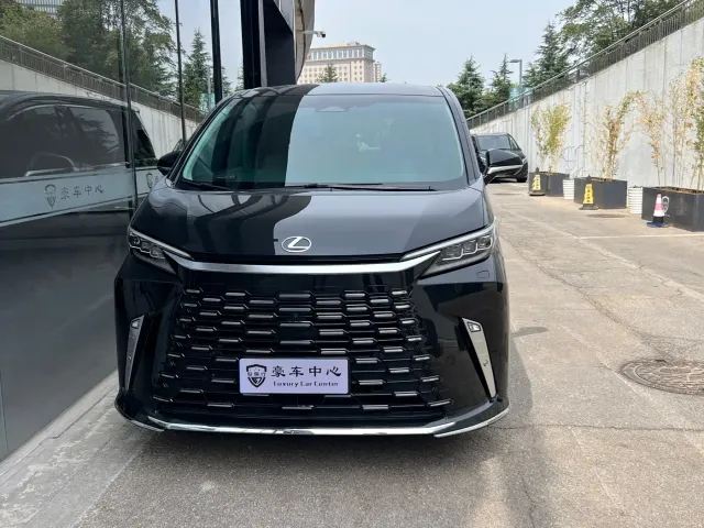 Lexus LM — Фото автомобиля 2