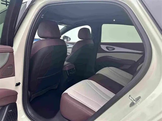 BYD Seal 07 DM-i — Фото автомобиля 20