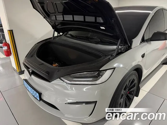 Tesla Model X — Фото автомобиля 6