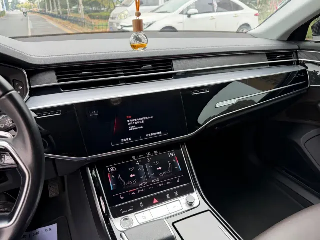 Audi A8 — Фото автомобиля 17