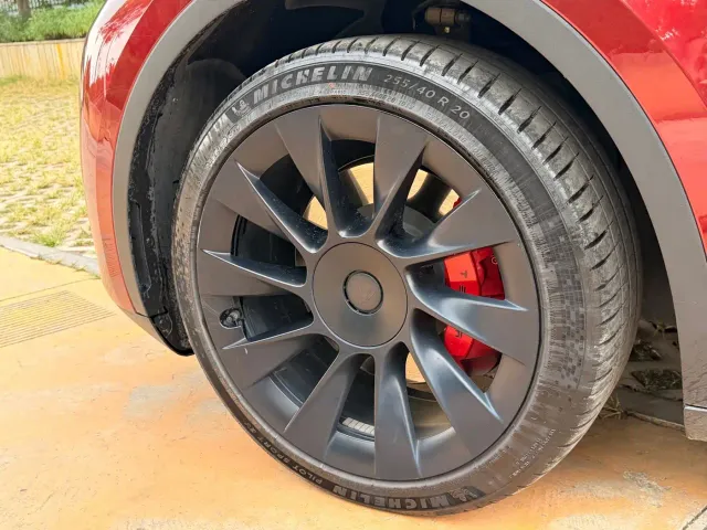 Tesla Model Y — Фото автомобиля 7