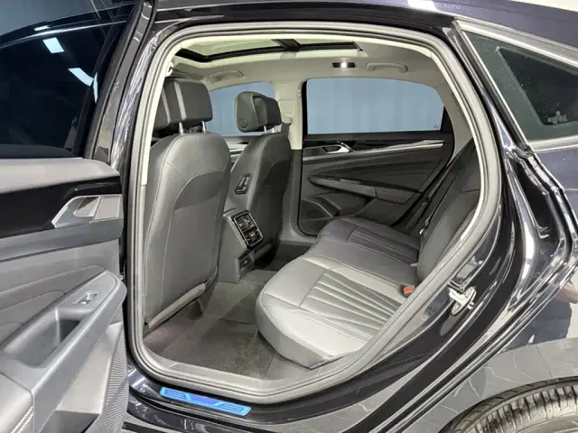 Volkswagen Passat — Фото автомобиля 16