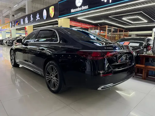 Mercedes-Benz E-Class — Фото автомобиля 4