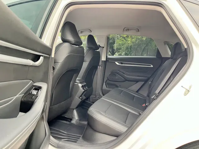 Geely Emgrand — Фото автомобиля 12