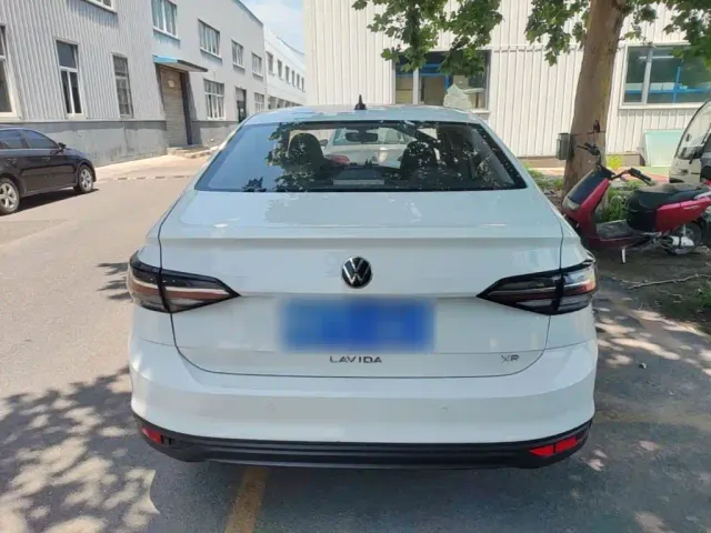 Volkswagen Lavida — Фото автомобиля 3