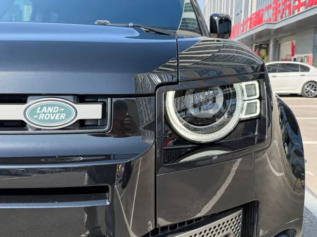 Land Rover Defender — Фото автомобиля 9